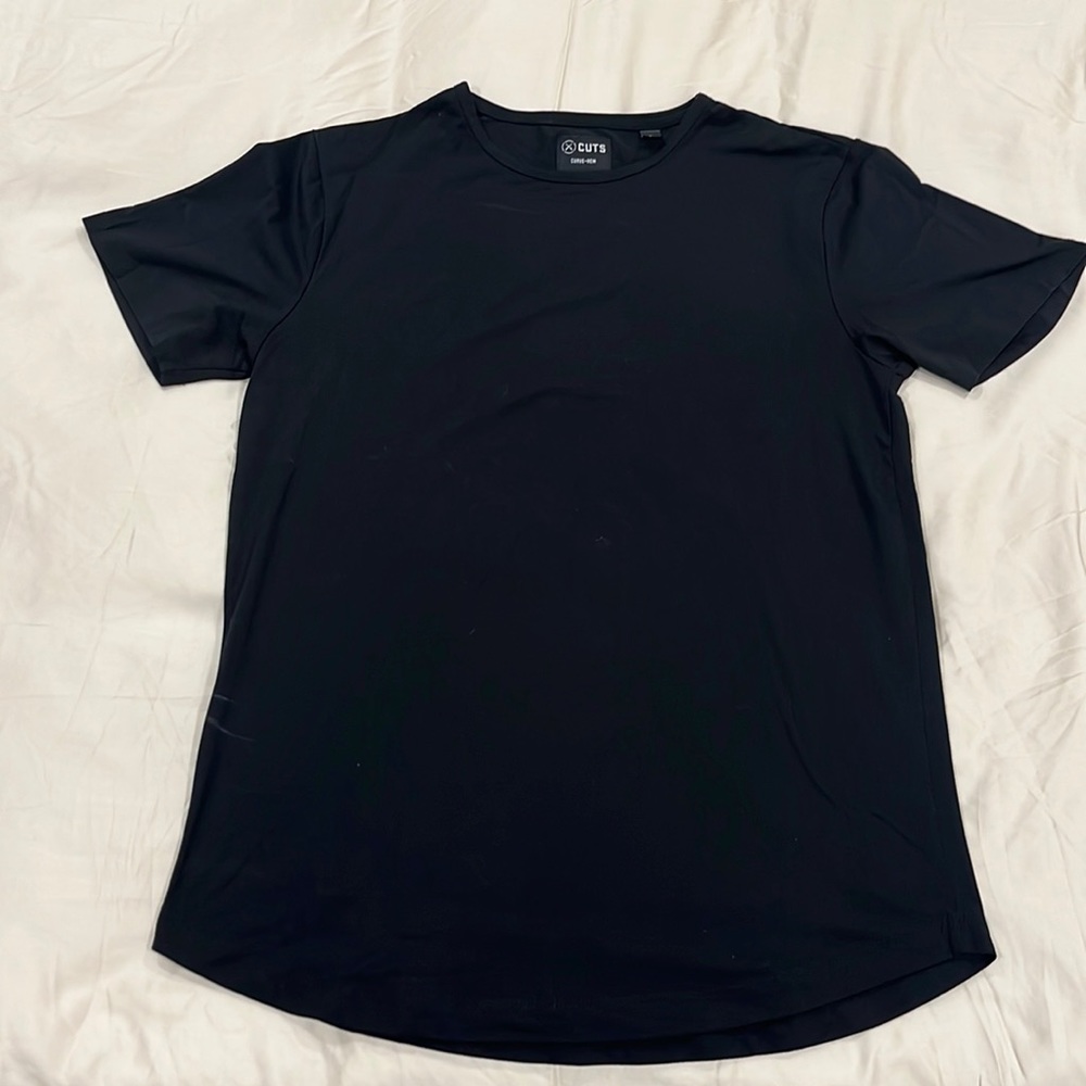 CUTS AO Curve-Hem Tee. BLACK. Size L. Like New